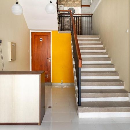 เรดดอร์ซ ชาเรียะห์ แอต เคบรอน Hotel สุราบายา ภายนอก รูปภาพ