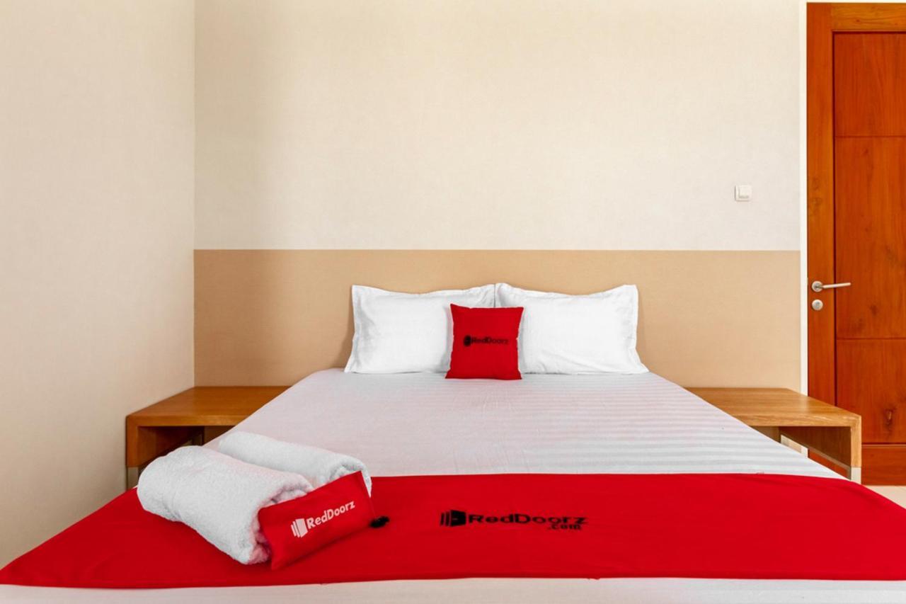 เรดดอร์ซ ชาเรียะห์ แอต เคบรอน Hotel สุราบายา ภายนอก รูปภาพ