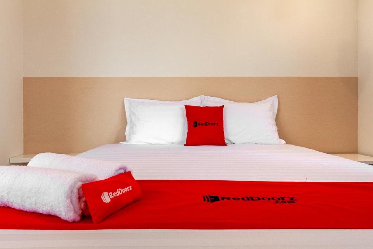 เรดดอร์ซ ชาเรียะห์ แอต เคบรอน Hotel สุราบายา ภายนอก รูปภาพ