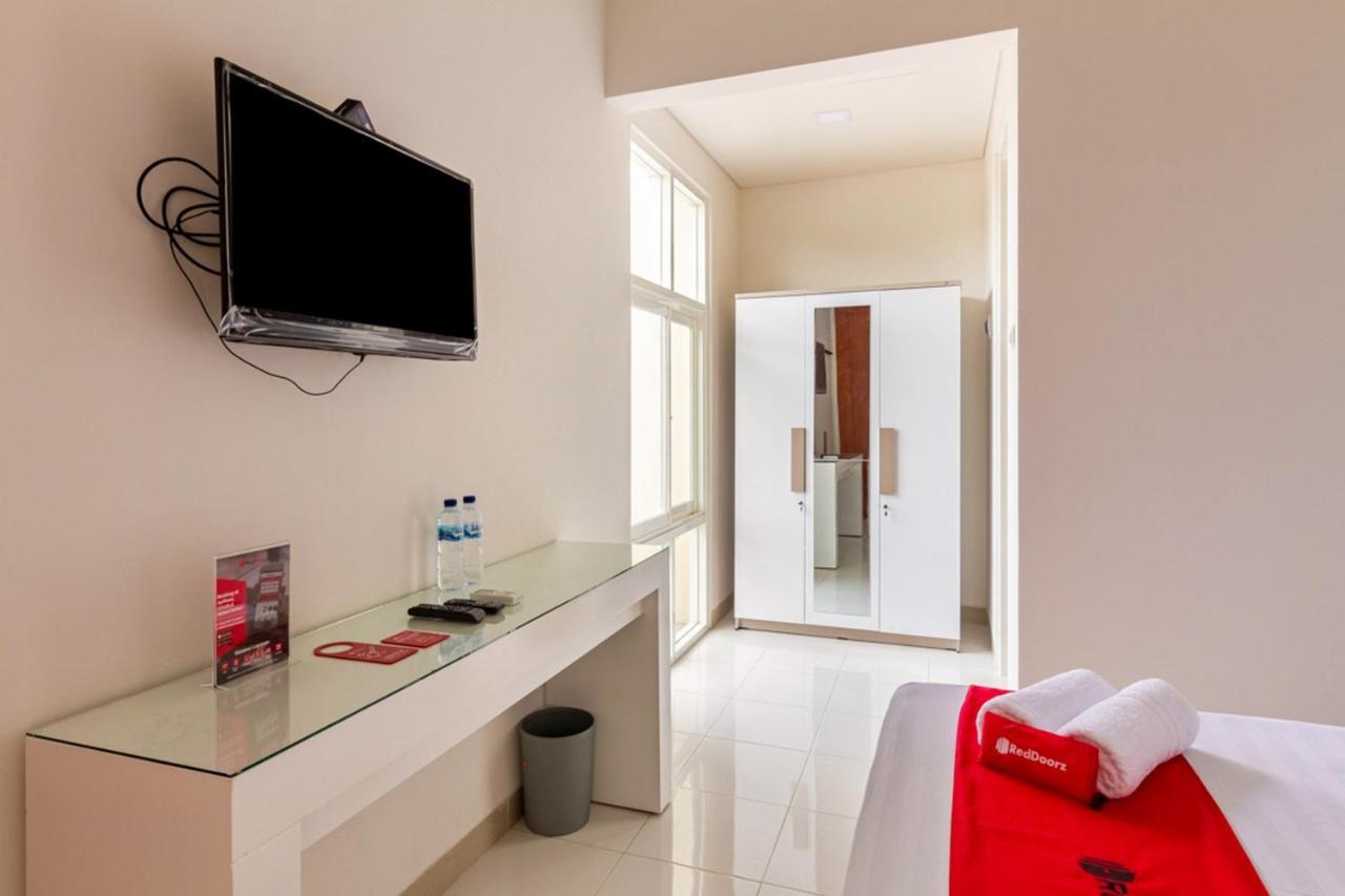 เรดดอร์ซ ชาเรียะห์ แอต เคบรอน Hotel สุราบายา ภายนอก รูปภาพ