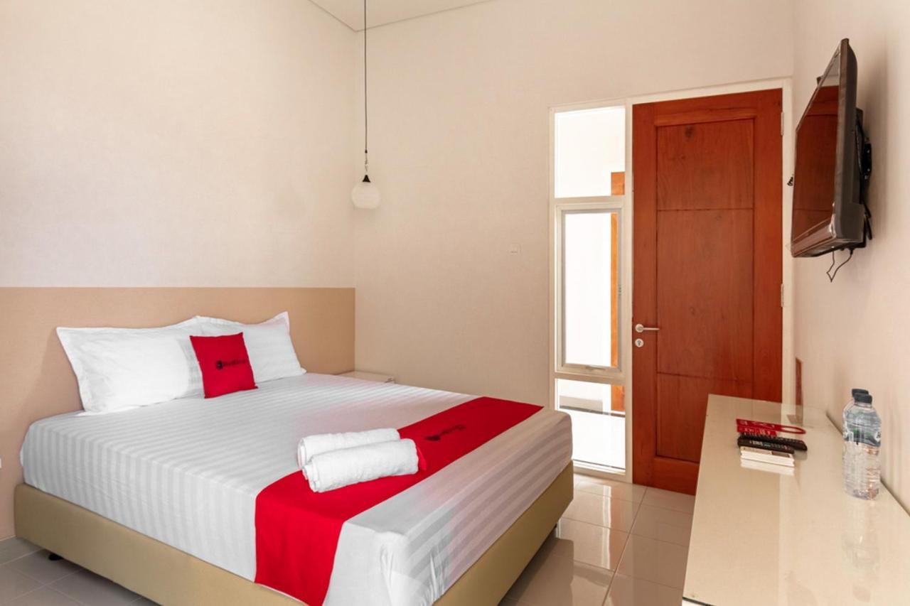 เรดดอร์ซ ชาเรียะห์ แอต เคบรอน Hotel สุราบายา ภายนอก รูปภาพ