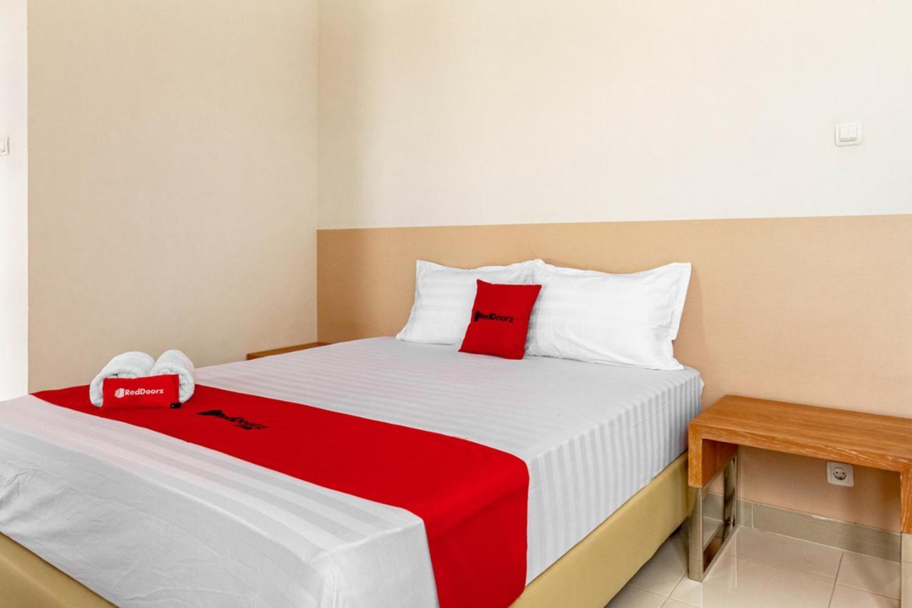 เรดดอร์ซ ชาเรียะห์ แอต เคบรอน Hotel สุราบายา ภายนอก รูปภาพ