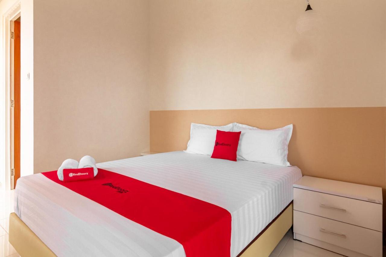 เรดดอร์ซ ชาเรียะห์ แอต เคบรอน Hotel สุราบายา ภายนอก รูปภาพ