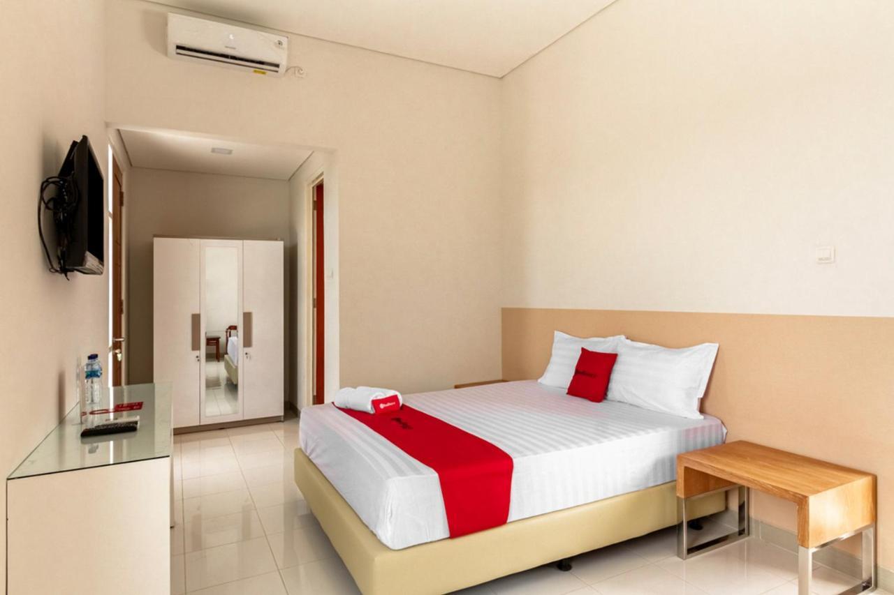 เรดดอร์ซ ชาเรียะห์ แอต เคบรอน Hotel สุราบายา ภายนอก รูปภาพ